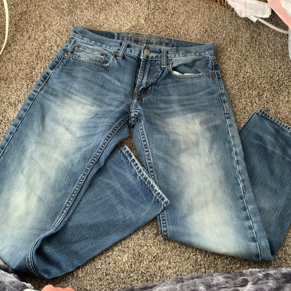 Woman’s slim straight American Eagle jeans.  Size 28x30